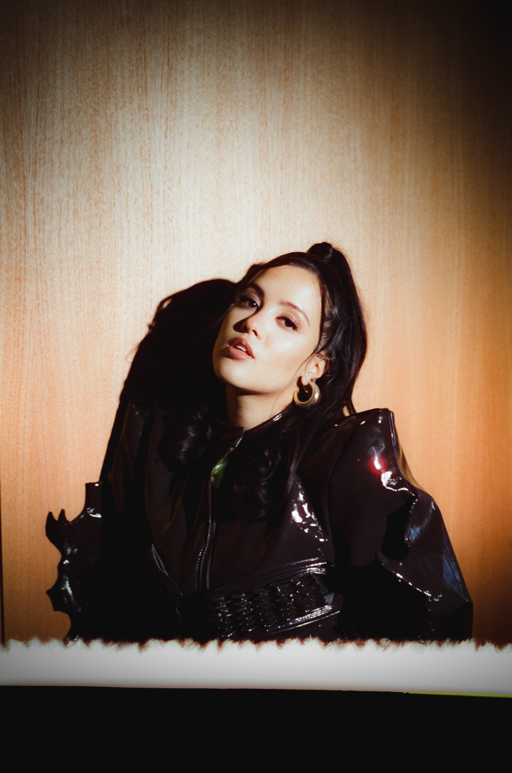 Swiss-Cuban Singer Cachita Shares Powerful New Single “DOMINANDO”