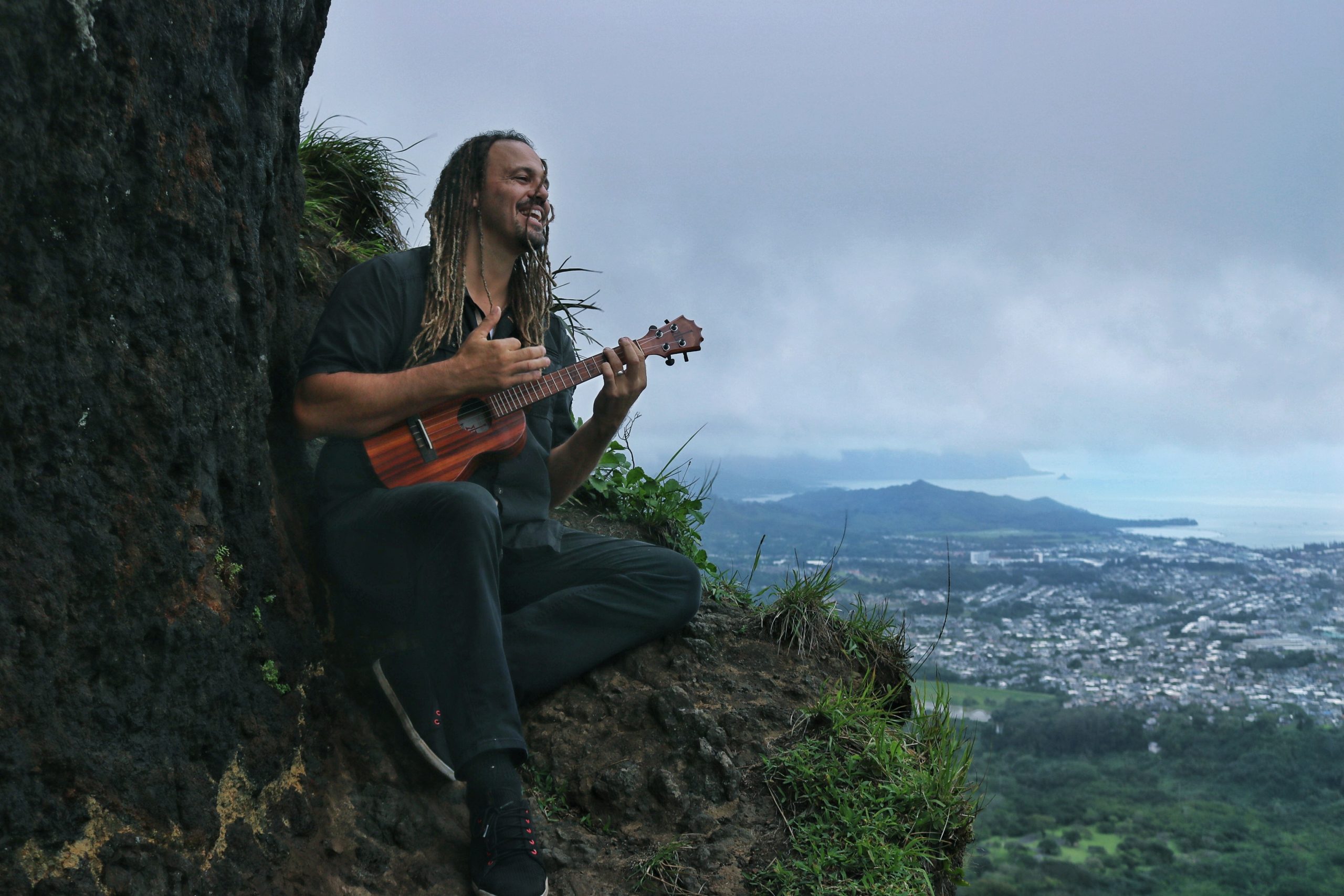 Azato Calls for Genuine Connection with New Single “Disconnect to Connect”