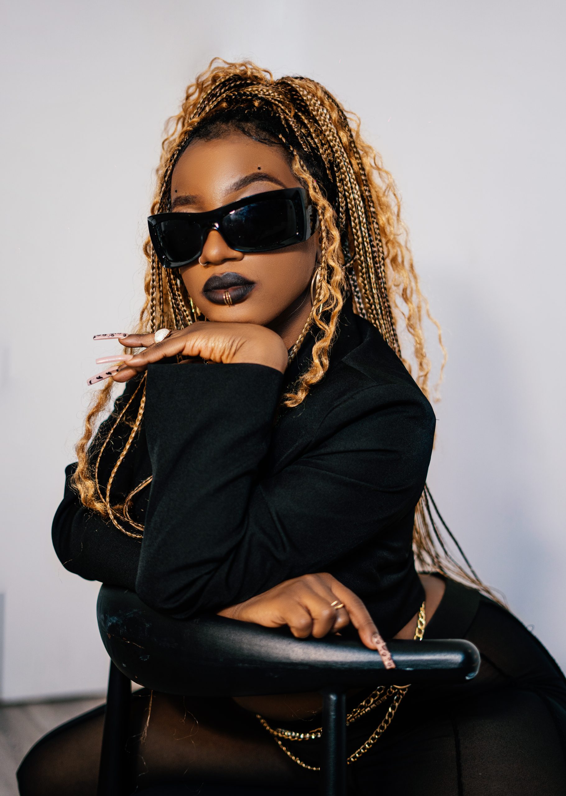 Looking for Avala Collaborates with DJ Cam on Electrifying New Single “Bam Bam”