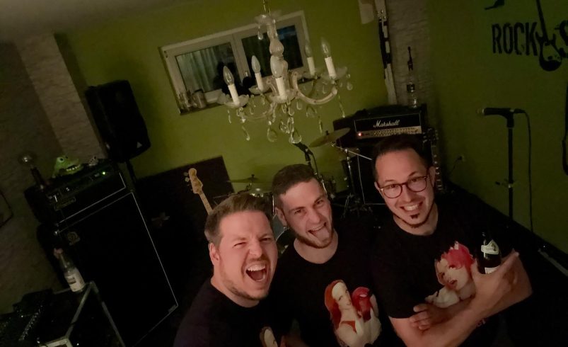 Elkremso Unleash Raw New Single “Rock Machine”