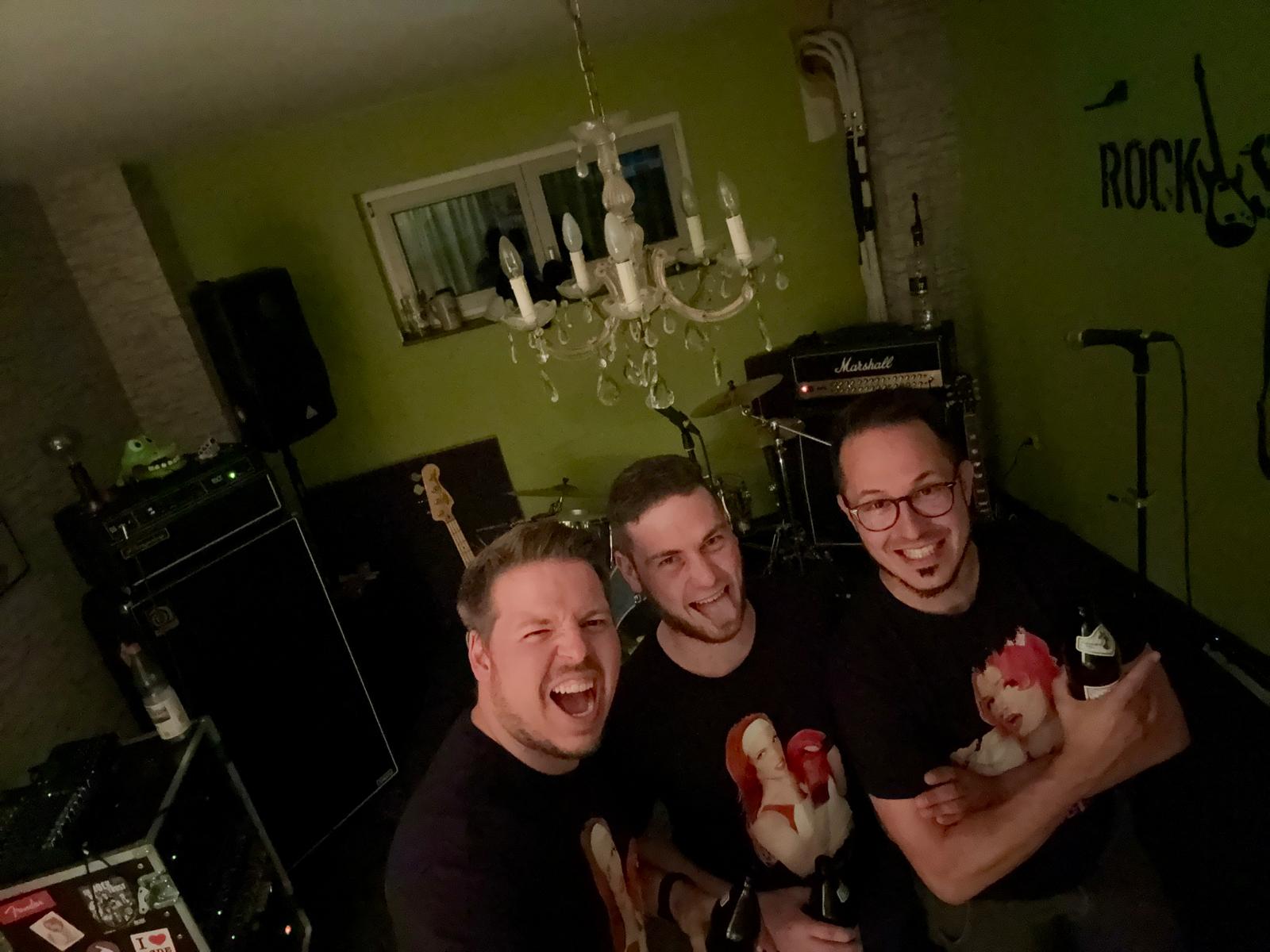 Elkremso Unleash Raw New Single “Rock Machine”