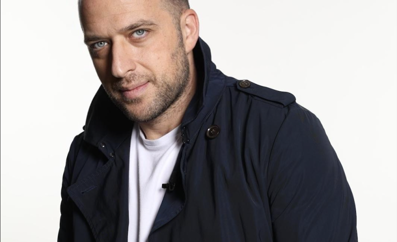 Ari Fraser Drops Poignant New Single “חם ואוהב”