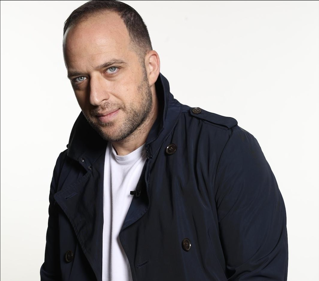 Ari Fraser Drops Poignant New Single “חם ואוהב”