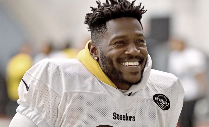 Antonio Brown Says He’s Performing at Fyre Fest 2