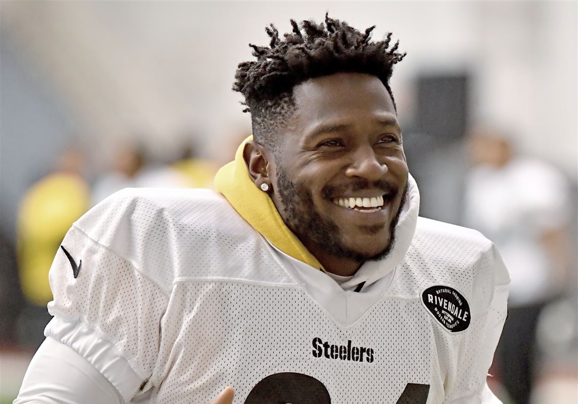 Antonio Brown Says He’s Performing at Fyre Fest 2
