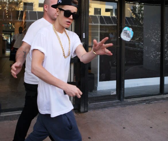 Watch Justin Bieber Call Out ‘Asshole’ Paparazzi: ‘Why Are You Guys Out Here?’
