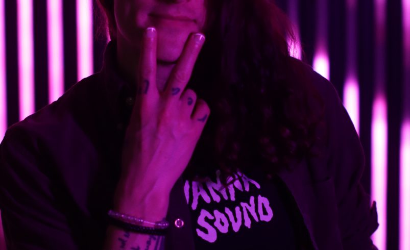 Manic Year Releases Smooth New Single “Davy Crockett”