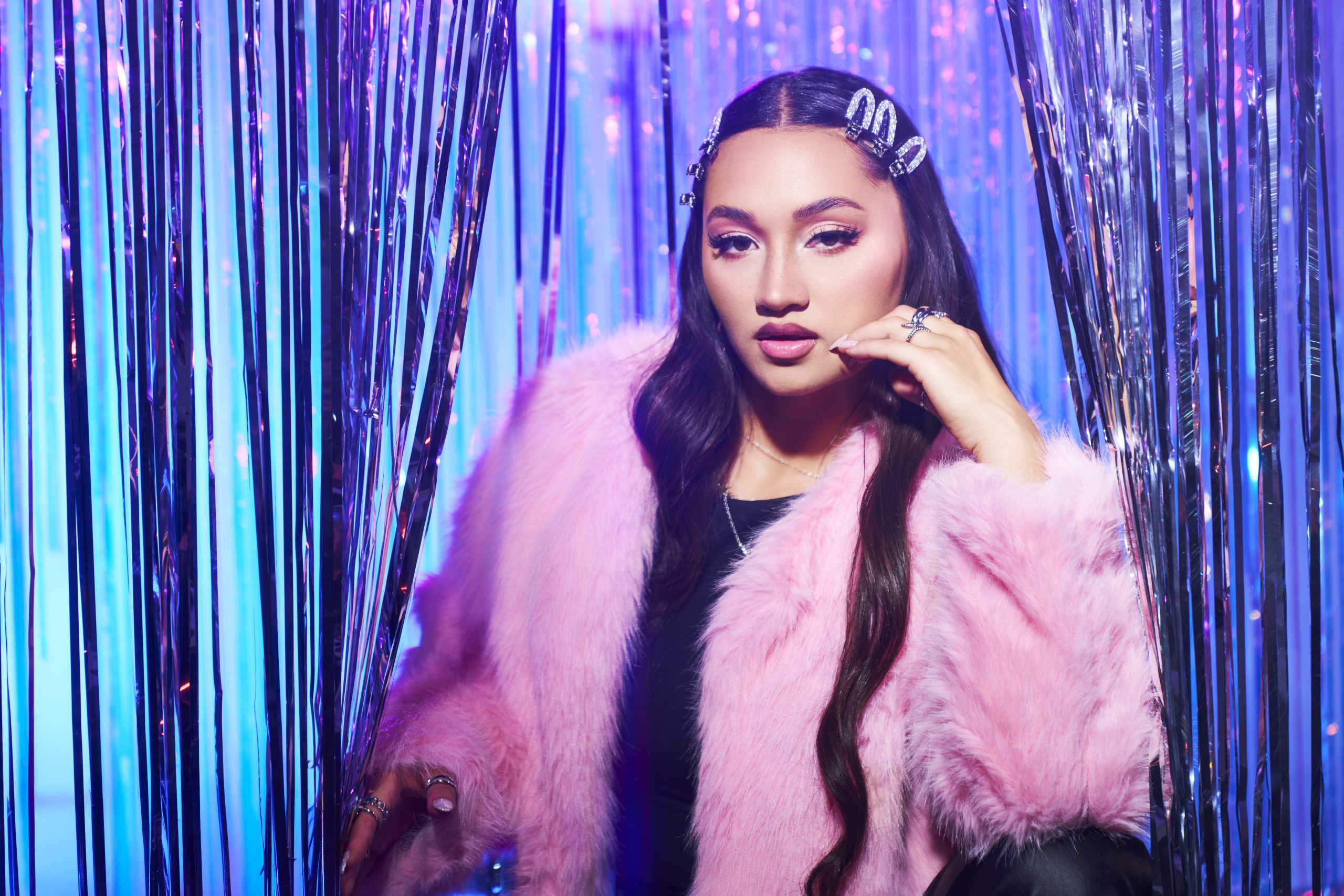 American Idol Alumni Liahona Olayan Returns with Empowering Latin-Pop Anthem “Que Rico Sola”