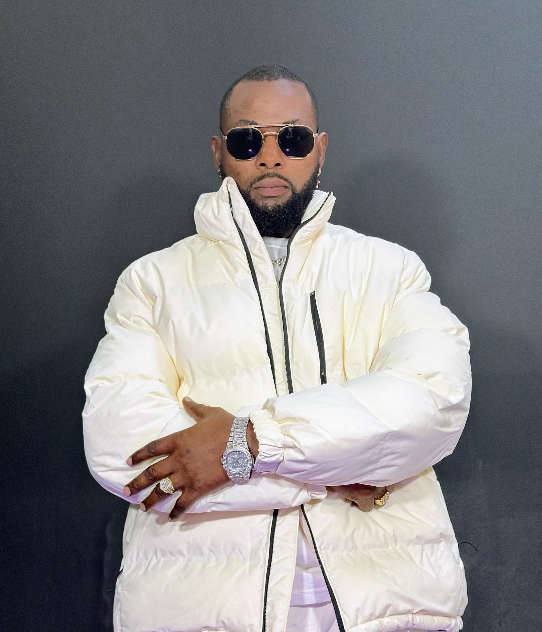 Hennzo Ignites the Season with Trending New Single “LIT SUMMER”