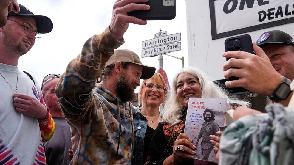 Jerry Garcia Has Childhood Street Named for Him in San Francisco