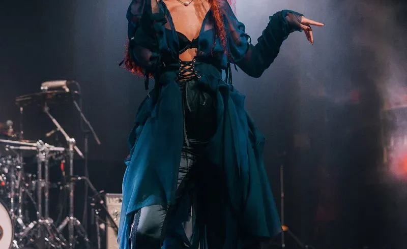 Leon Thomas, GELO & Ravyn Lenae Perform at Billboard’s R&B/Hip-Hop LIVE Concert: Best Photos