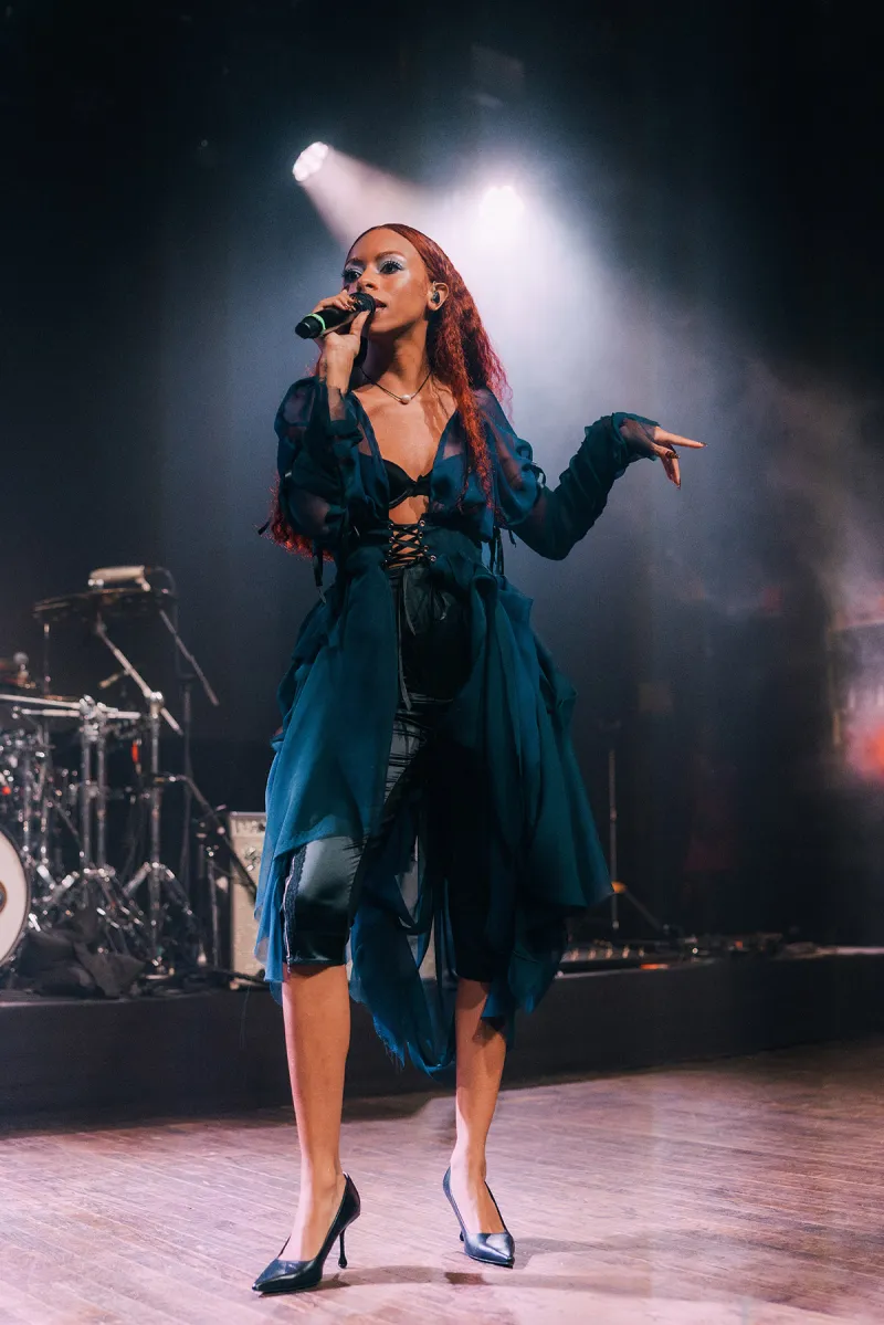Leon Thomas, GELO & Ravyn Lenae Perform at Billboard’s R&B/Hip-Hop LIVE Concert: Best Photos