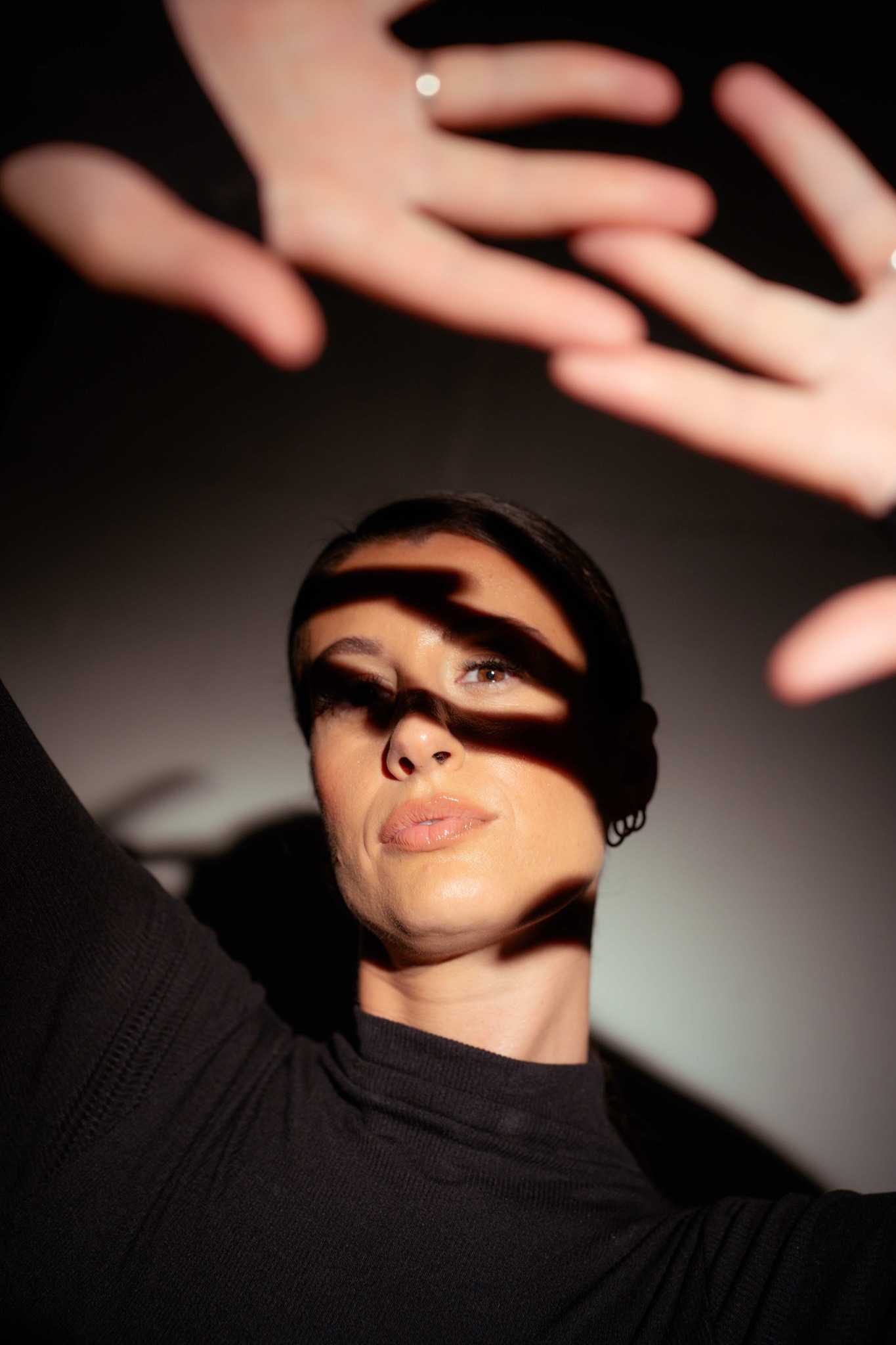 Sara Fortini Channels Feminine Strength In “Sorridi sempre”