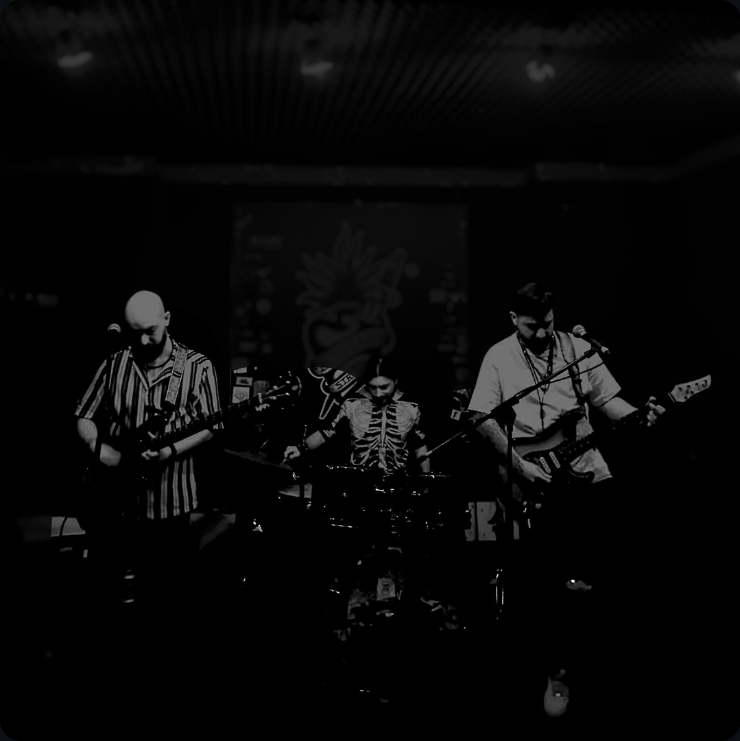 Manthra Ignites the Rock Scene With Explosive Debut Single “NON SIAMO CENERE”