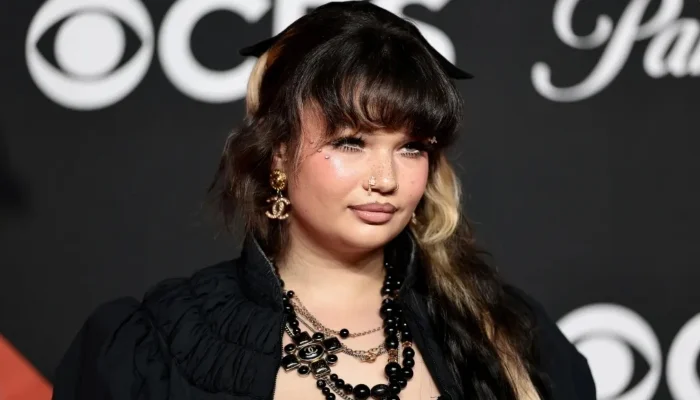 Lola Young Makes First Public Appearance Since Onstage Collapse at Lily Allen’s Holiday Party