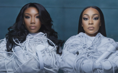 Michelle Obama & Michelle Williams Pose for Pictures Backstage at Brandy & Monica’s Tour