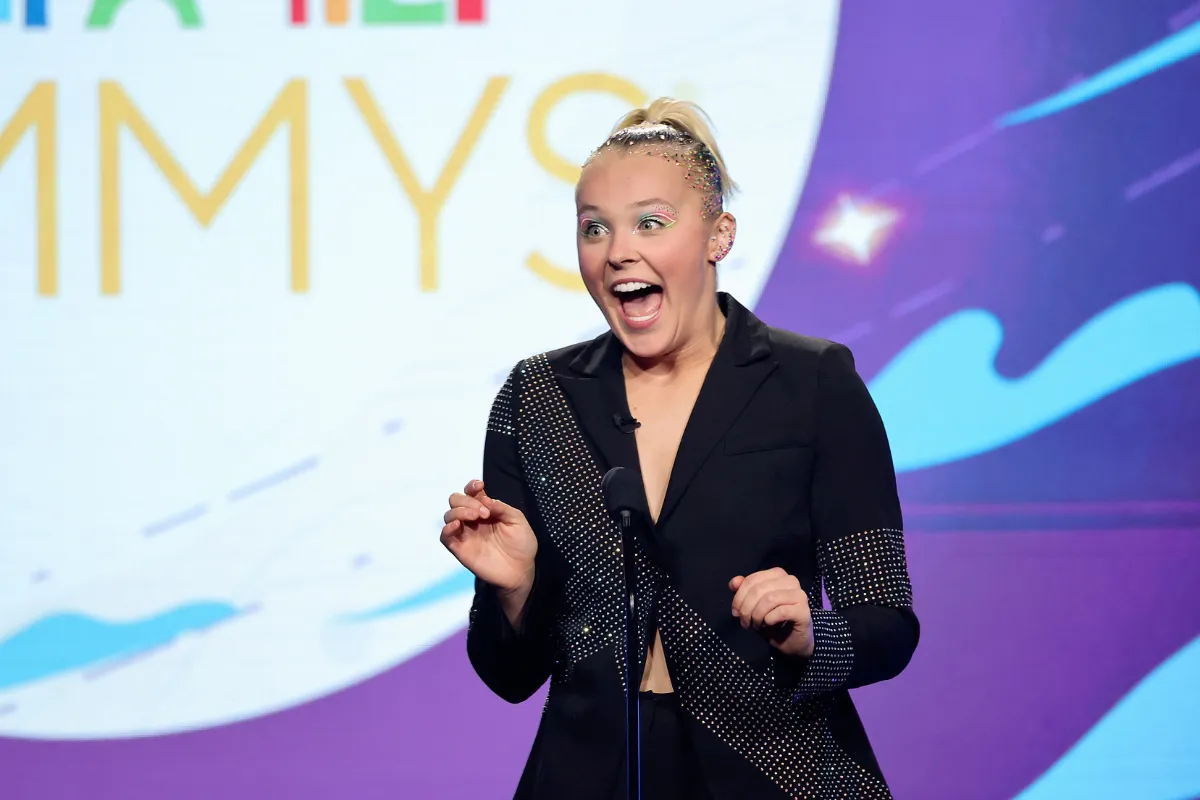 JoJo Siwa Gives a Speech at Harvard Business School: ‘Coolest Thing I’ve Ever Done’