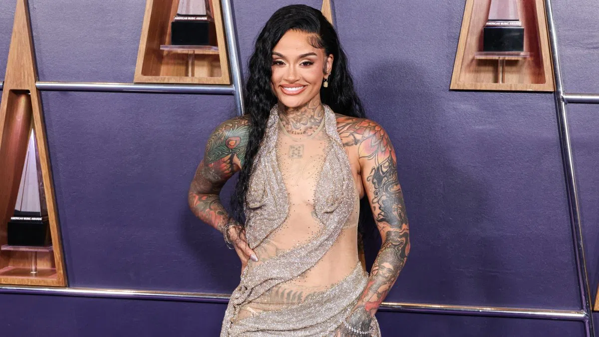 Kehlani Serves Up an R&B History Lesson & Films ‘Out the Window’ Music Video With Elementary Students