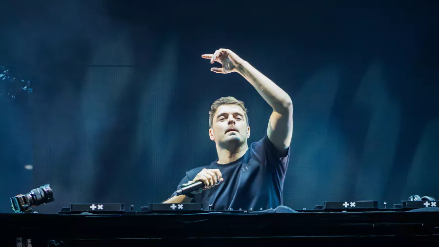 Martin Garrix Debuts U2 Collab ‘Fireflies’ With The Edge at Tomorrowland in Belgium