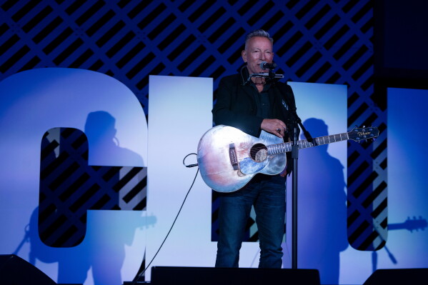 Bruce Springsteen, Colin Kaepernick Honored With New ACLU Award