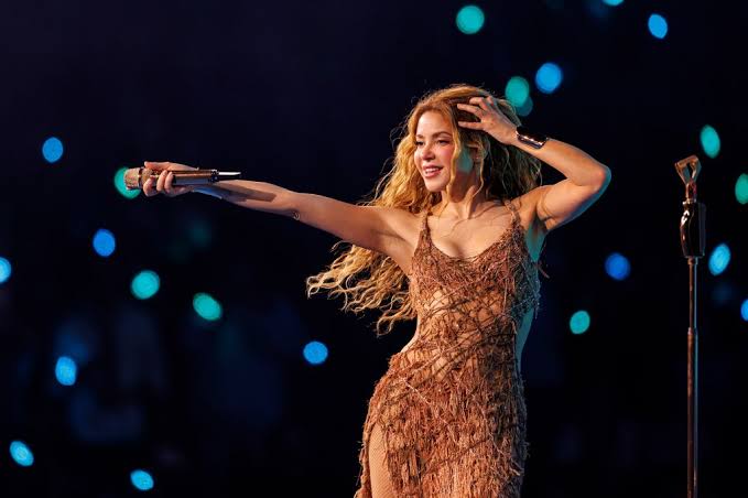 Shakira Gifts Brooklyn Show Tickets to World Cup Workers, Venezuela Relief Volunteers & More Uplifting Moments in Latin Music
