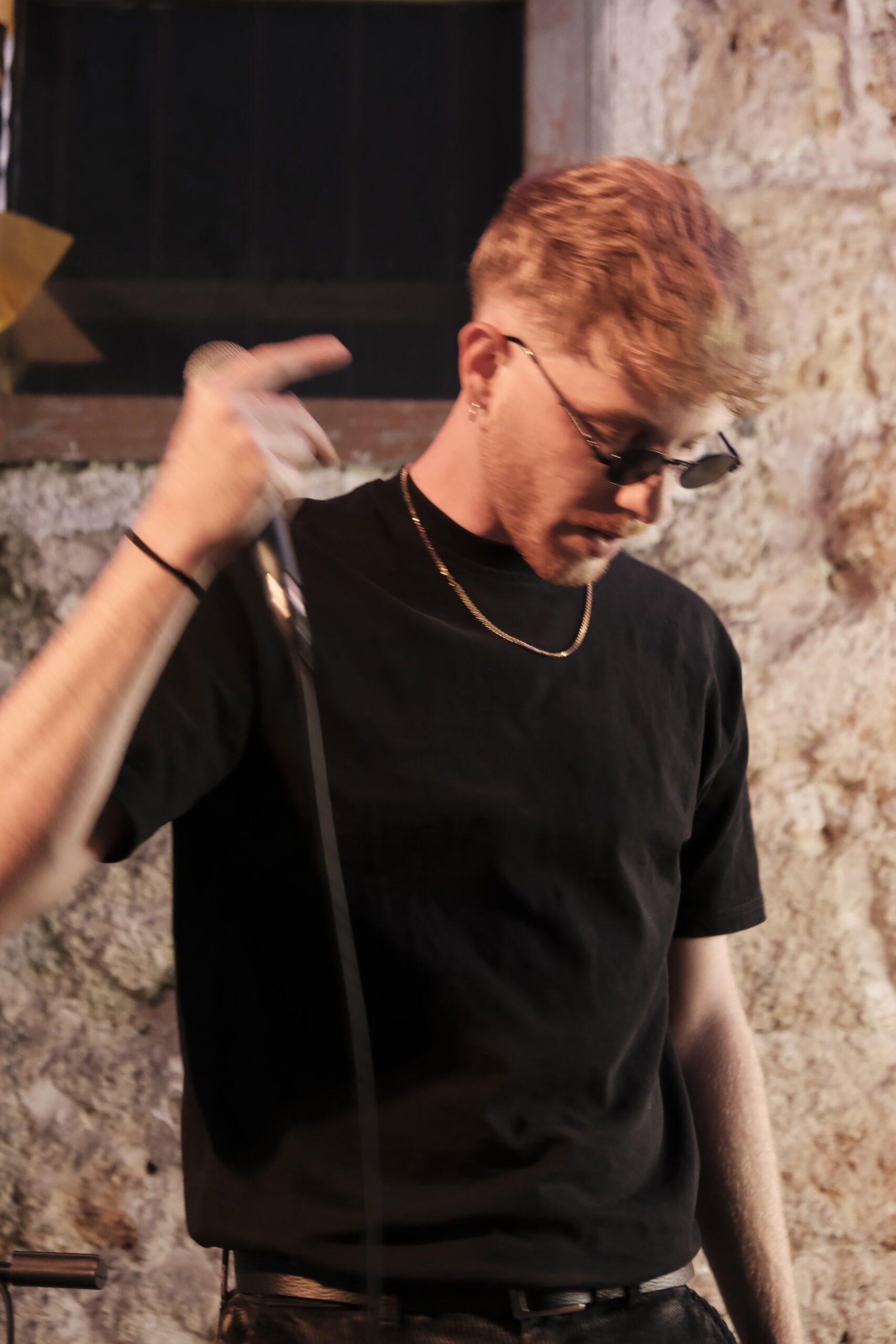 Davi Lost Confronts Toxic Love and Healing on New Single “BRIVIDI”