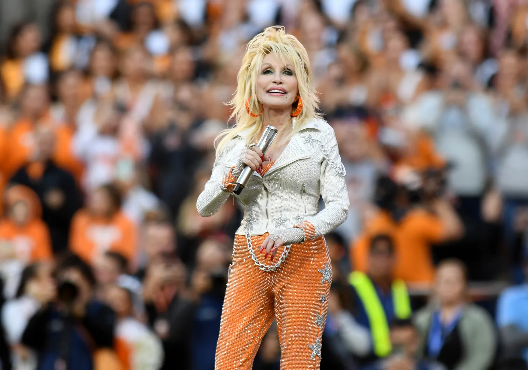 Nashville Airport Moves to Rename Itself After Dolly Parton in Unanimous Vote