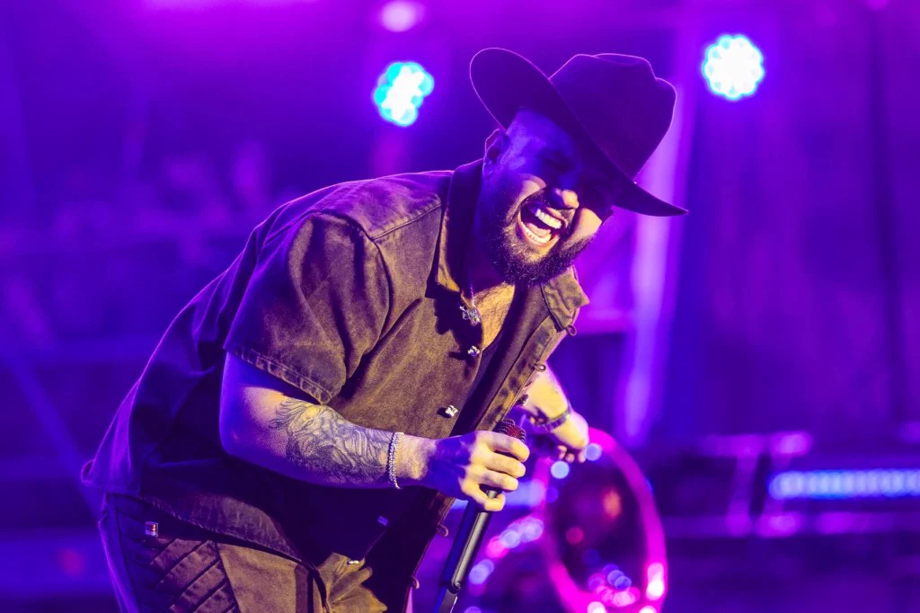 Carín León Returns to the Sphere With Pepe Aguilar and José Guadalupe Esparza as Guests
