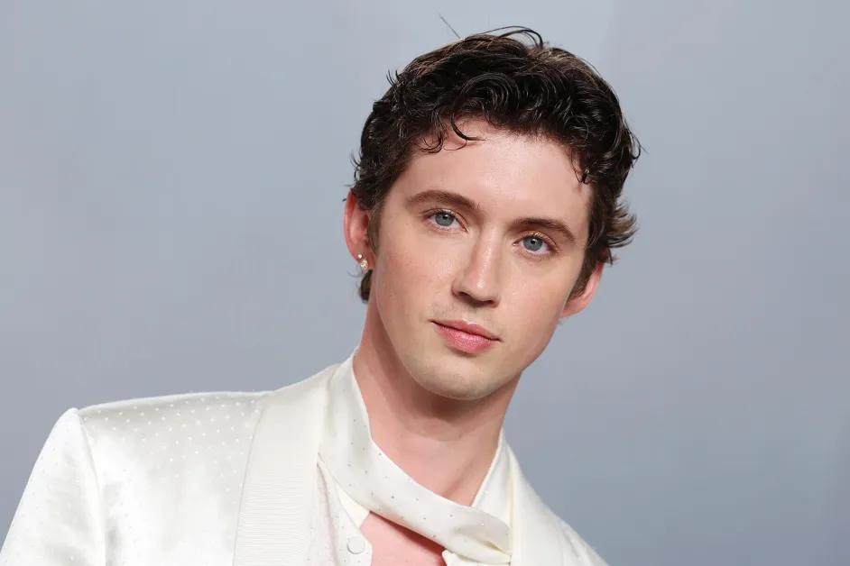Troye Sivan Says He’s ‘Happiest’ in the ‘Orbit of a Woman’: ‘I’m So Comfortable in That World’