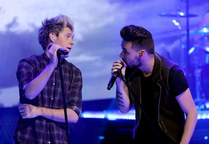 Niall Horan Honors Liam Payne by Playing Late One Direction Bandmate’s Voice Onstage for ‘End of an Era’