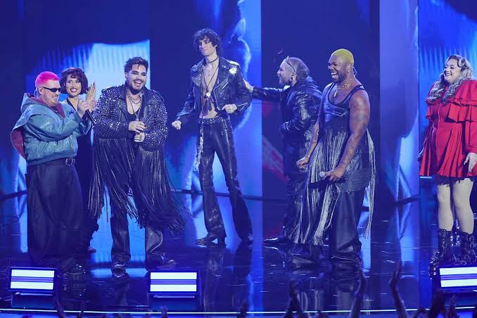 RAYE, Sombr, Teddy Swims & Adam Lambert Pay Tribute to George Michael at 2026 VMAs