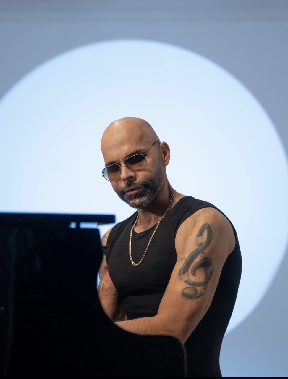 Gus Ormo Finds Beauty in Contrast on “Claroscuro (APAPE)”