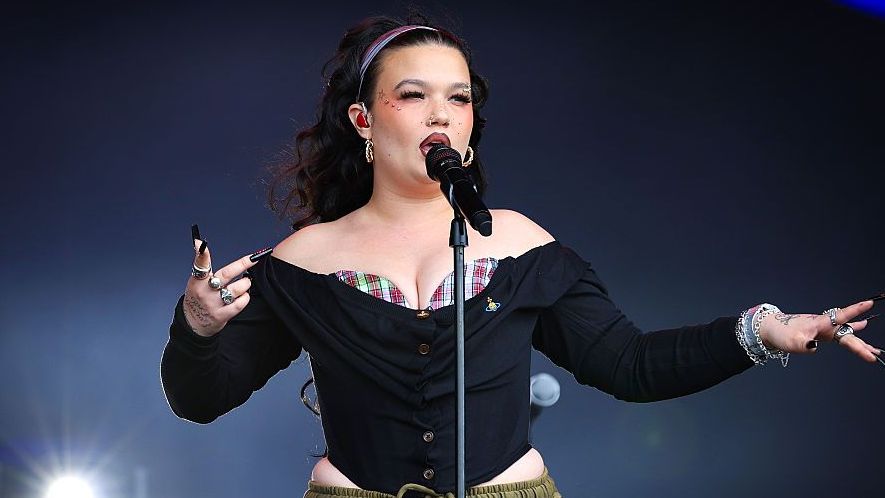 Lola Young Says ‘It Feels Like Hard Work’ Just to Breathe After Years of Vaping