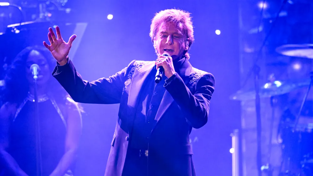 Barry Manilow Walks Off Stage, Cancels Vegas Shows Due to Bronchitis