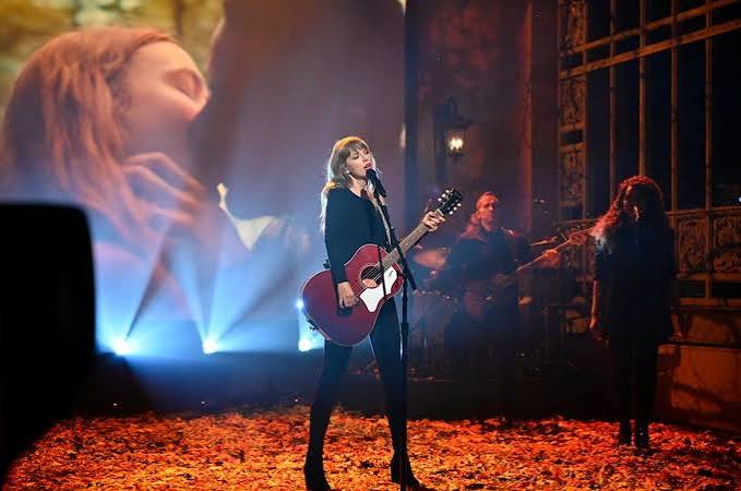 Taylor Swift’s 13 Most Autumnal Songs (Led by ‘All Too Well,’ of Course)