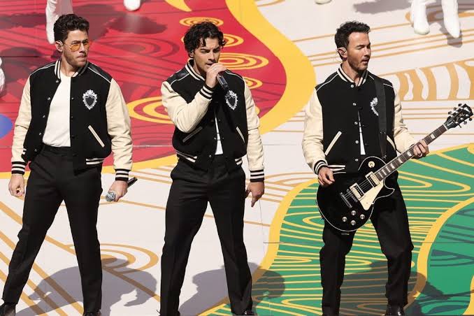 Jonas Brothers Barely Audible Over Screaming Fans During Spirited Banana Bowl 9th Inning Performance